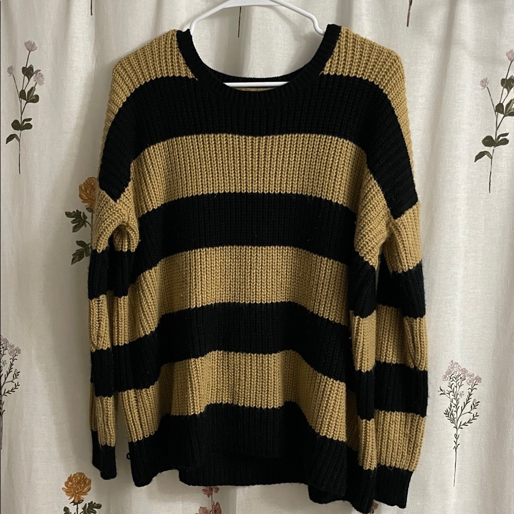 Forever 21 Black and Tan Knit Sweater